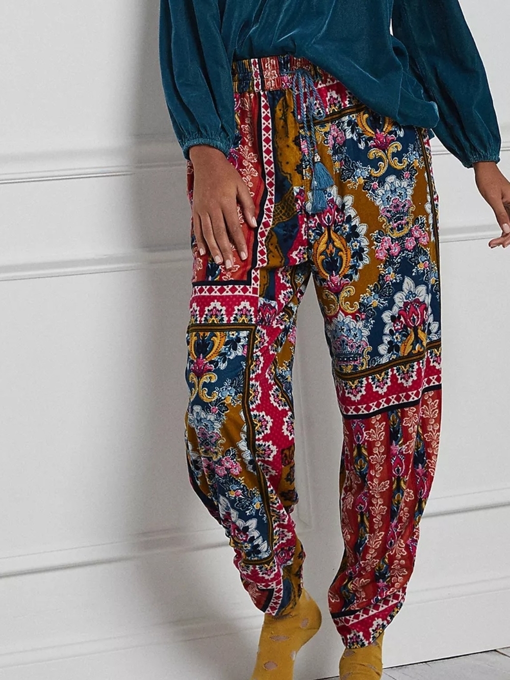 Anthropologie Multicolor Floral Velvet Jogger Pants Relaxed Tapered Size XS
